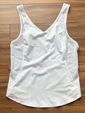 Lululemon White V-Neck Sleeveless Tank Top